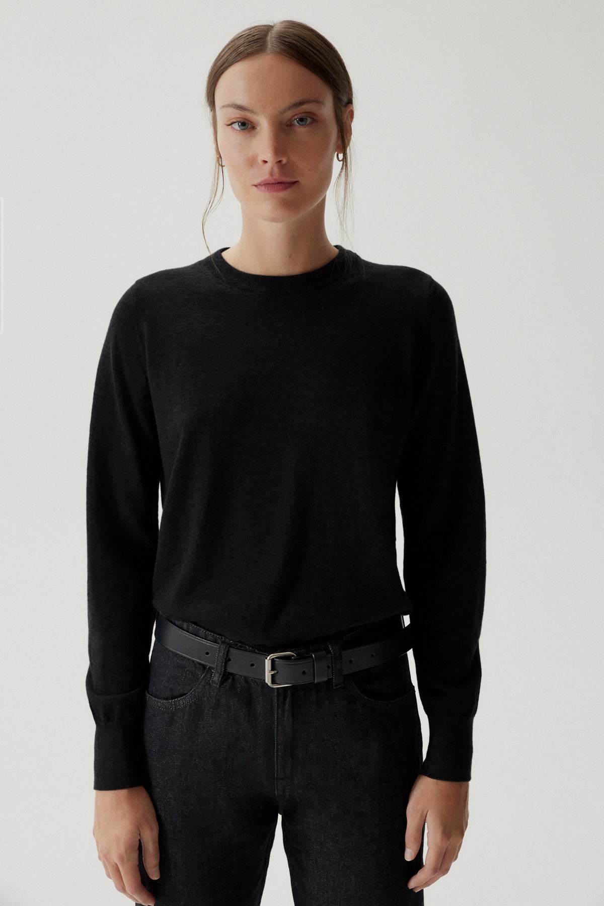 the ultrasoft wool round neck black