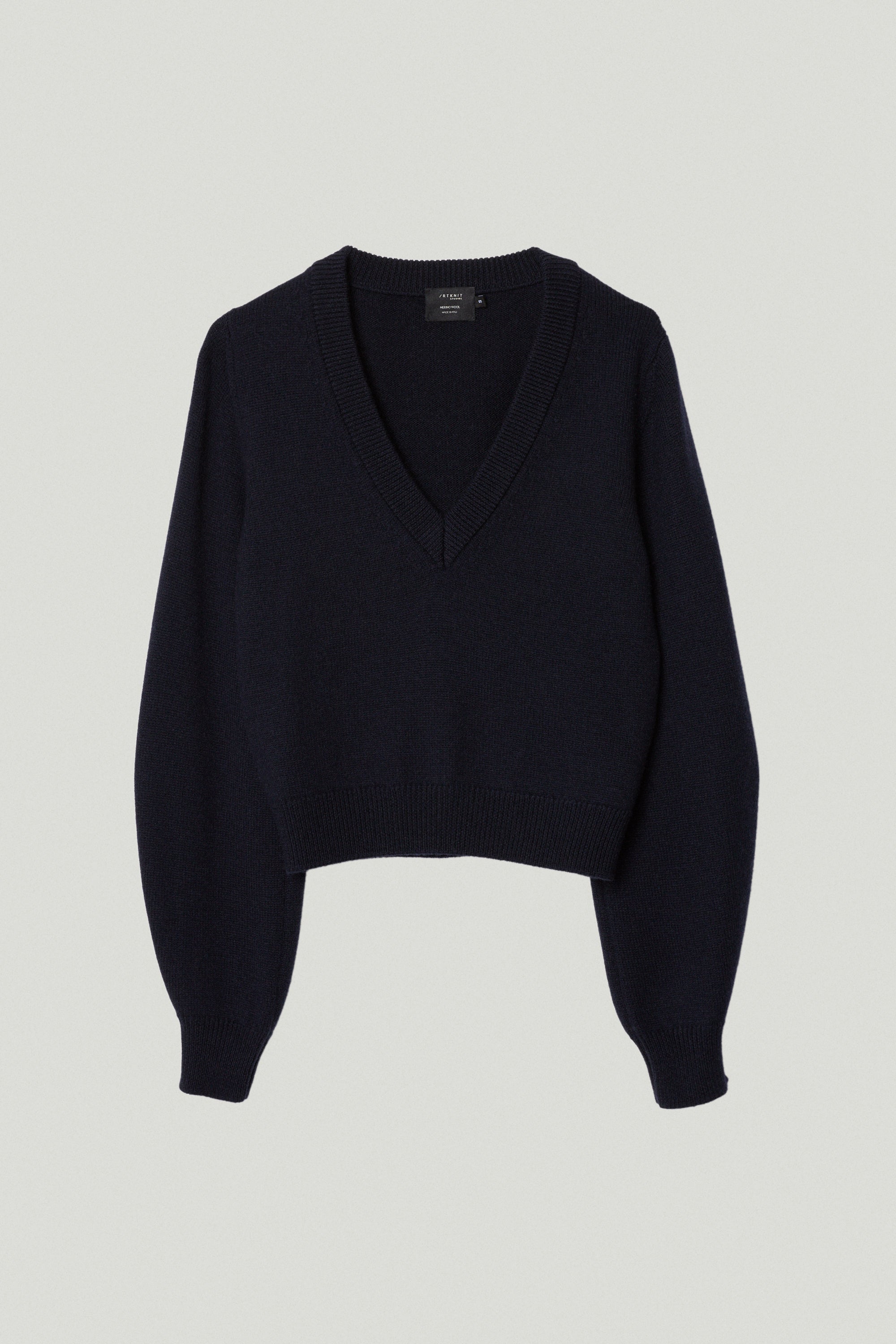 the merino wool cropped v neck oxford blue