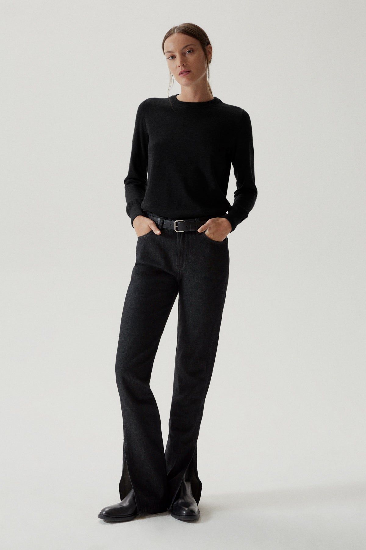 the ultrasoft wool round neck black