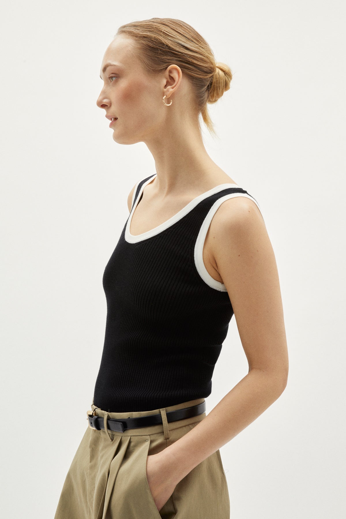 the organic cotton ribbed v neck tank top black