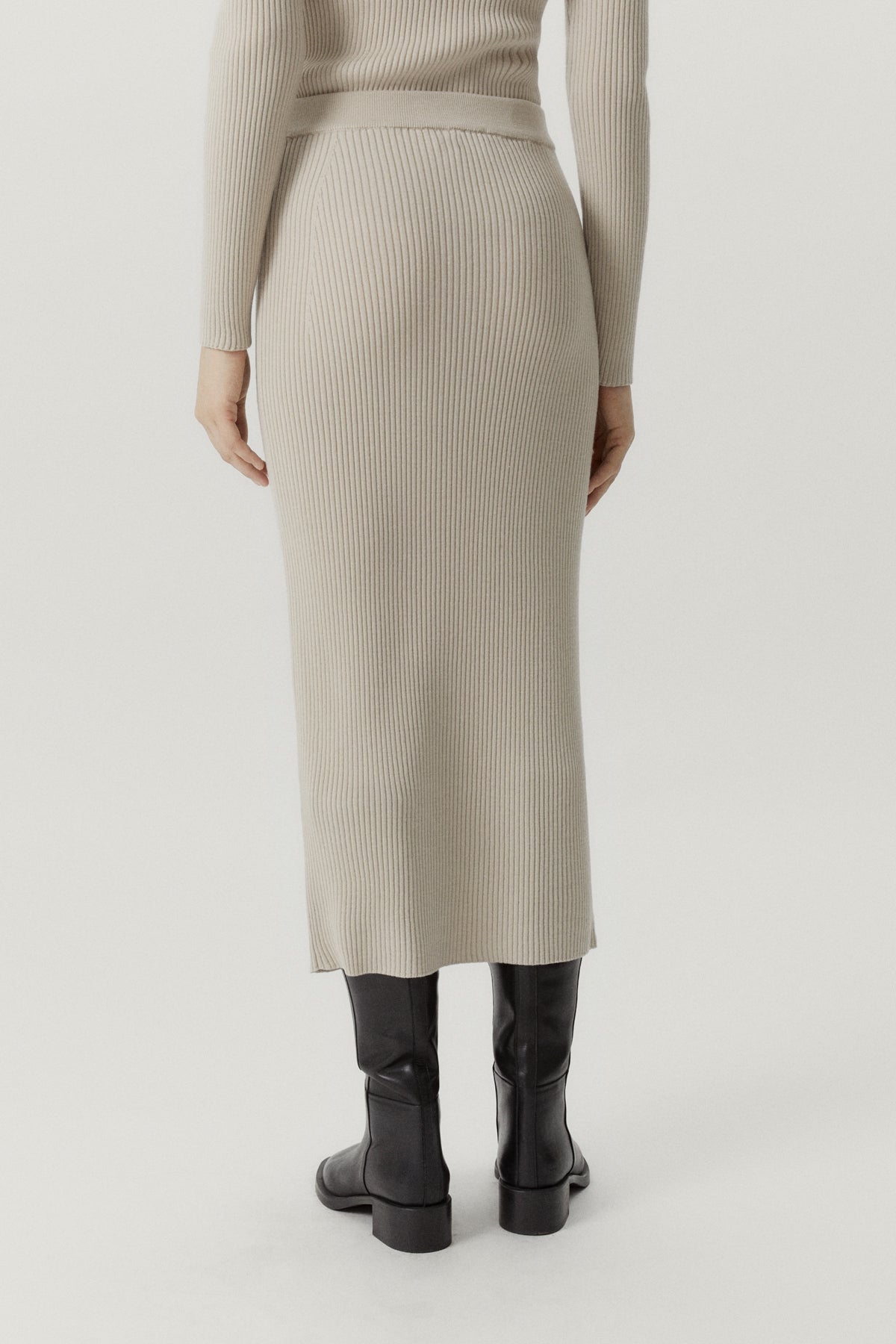 the merino wool ribbed skirt pearl