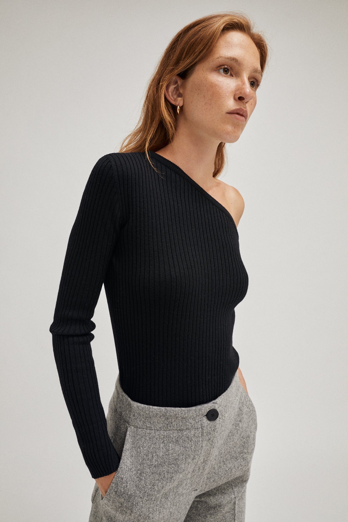 the merino wool one shoulder top black